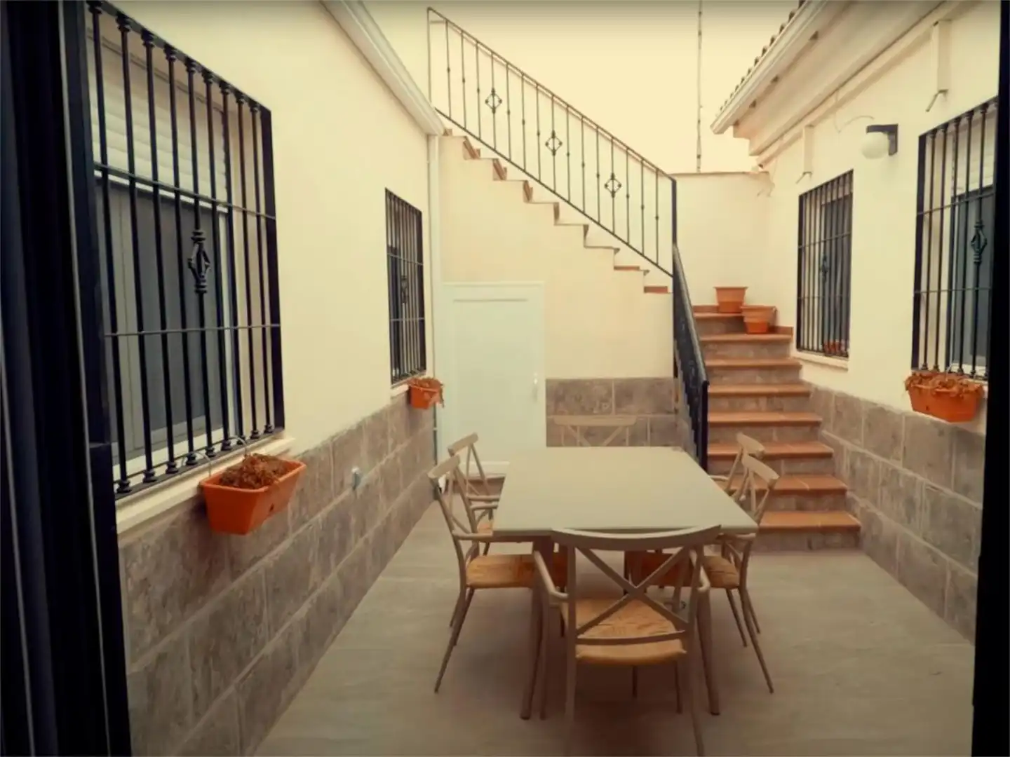 Casa adosada en venta en Avenida Carmen Calvo Poyatos, 11, Adamuz Terraza de Casa adosada en venta en Adamuz con Aire acondicionado, Calefacción y Terraza