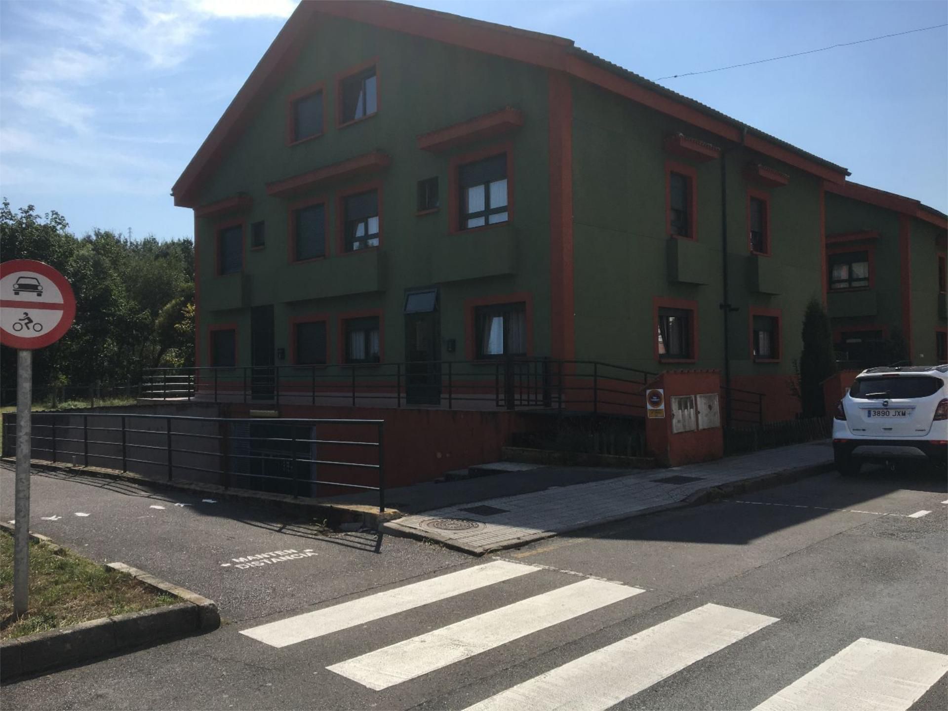 Exterior view of Garage to rent in Parres