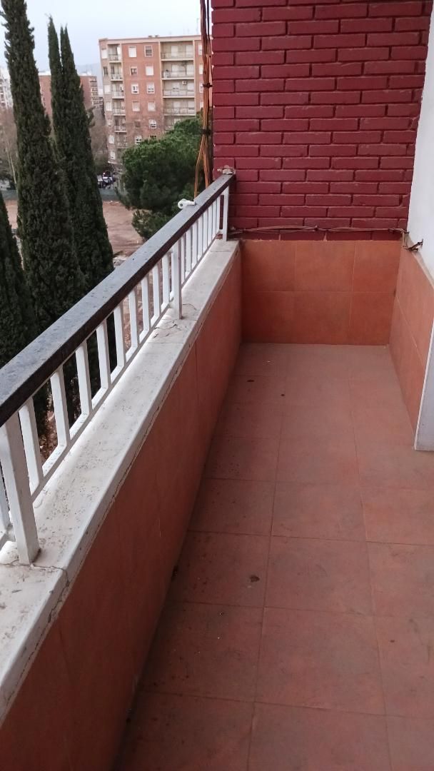 Vista exterior de Pis de lloguer en Puertollano amb Calefacció, Rentadora i Balcó