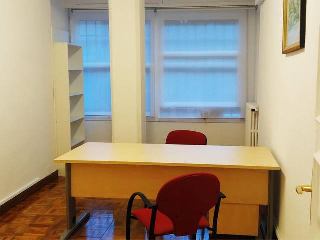 Oficina en Alquiler en Calle de Sangüesa, 6 en 2º Ensanche