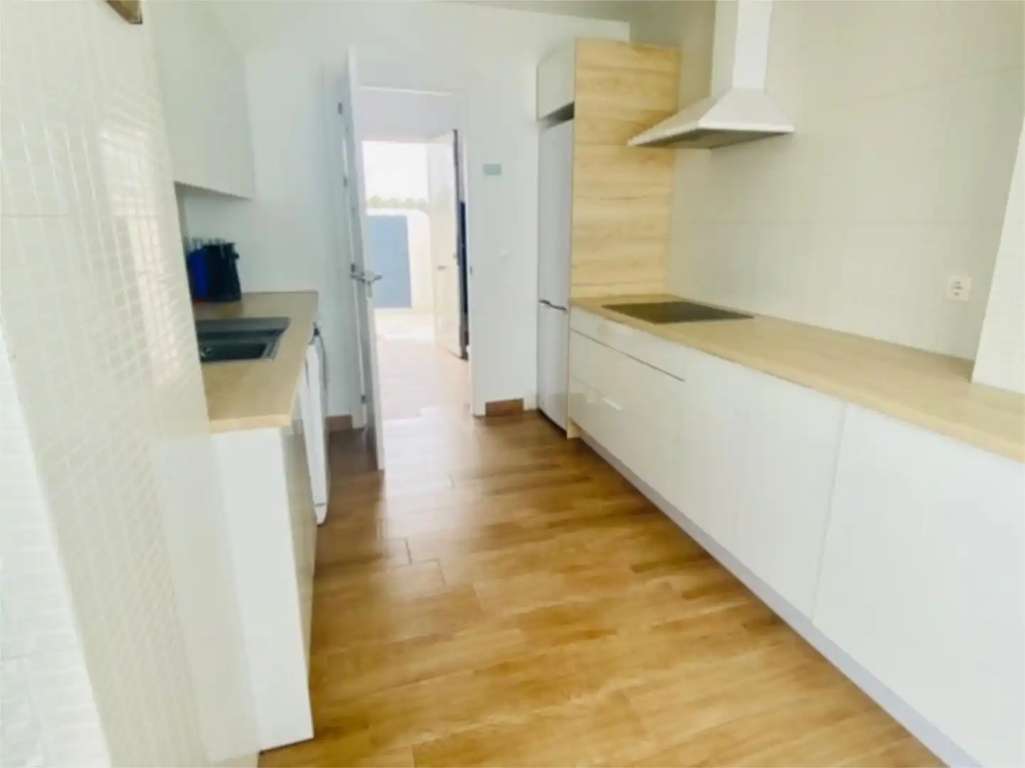 Houses for sale in Calle Toledo, 30, Conil Kitchen of Houses for sale in Conil de la Frontera with Terrace, Swimming Pool and Balcony