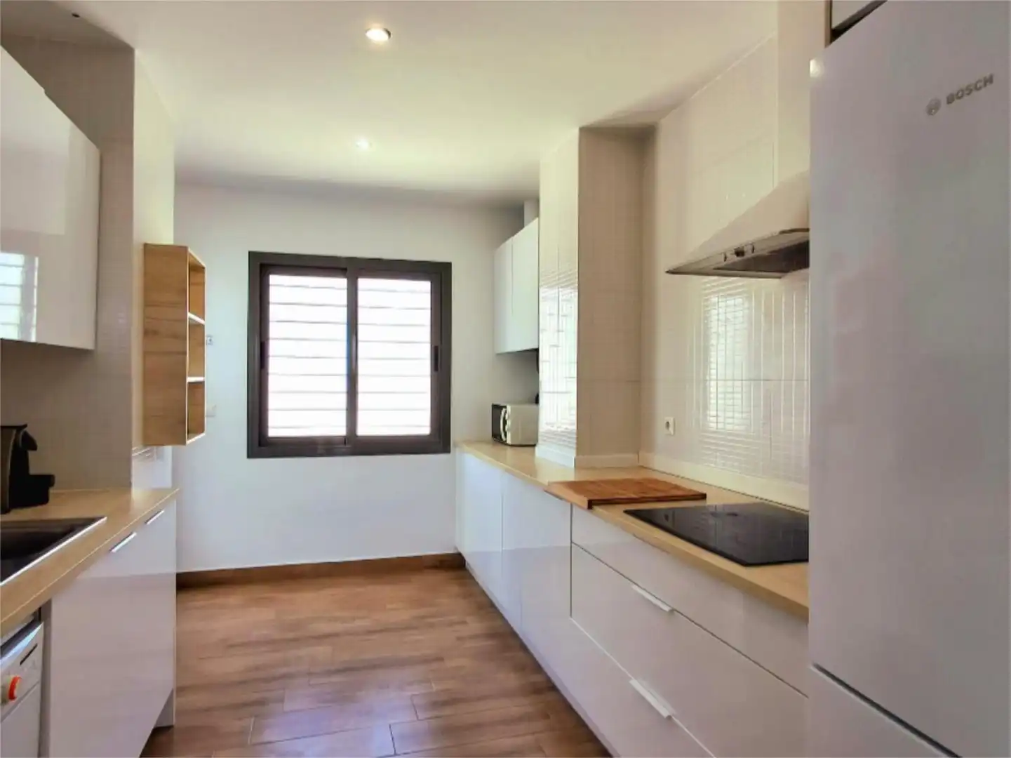Houses for sale in Calle Toledo, 30, Conil Kitchen of Houses for sale in Conil de la Frontera with Terrace, Swimming Pool and Balcony