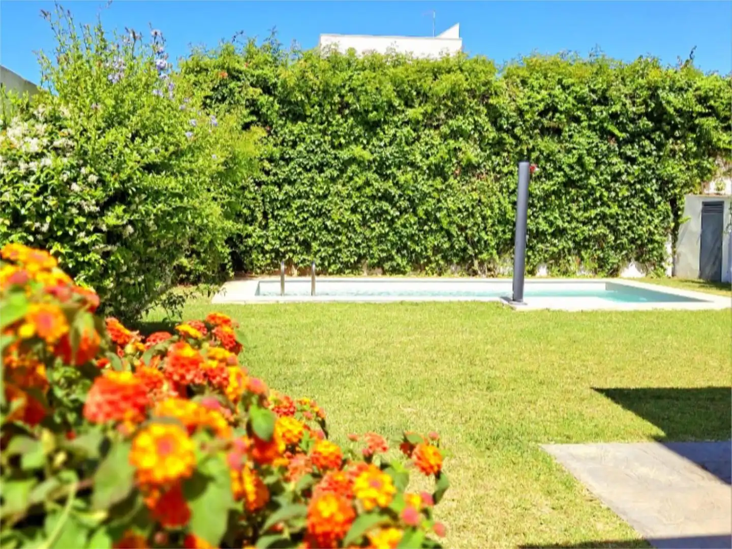 Houses for sale in Calle Toledo, 30, Conil Garden of Houses for sale in Conil de la Frontera with Terrace, Swimming Pool and Balcony