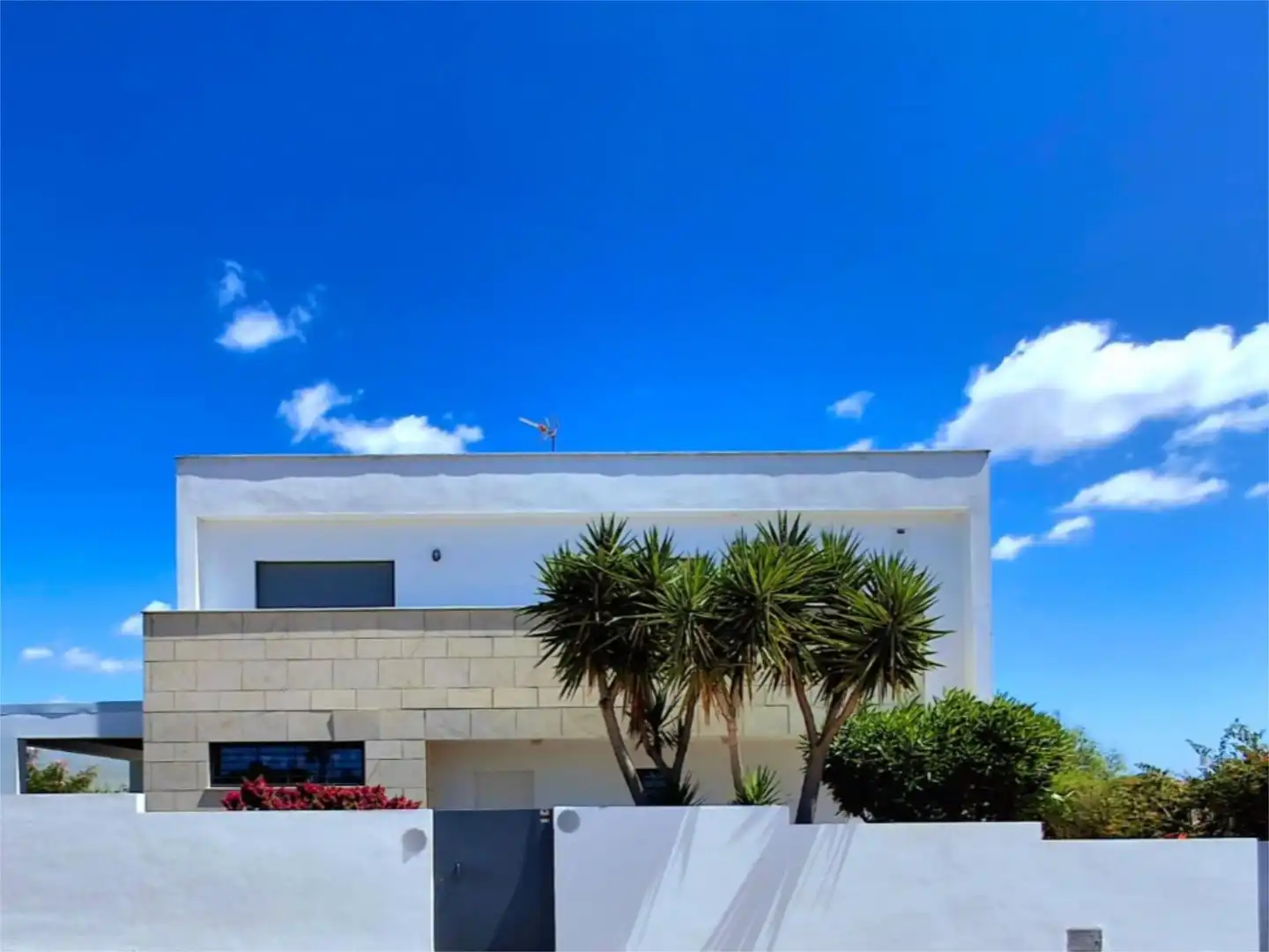 Houses for sale in Calle Toledo, 30, Conil Exterior view of Houses for sale in Conil de la Frontera with Terrace, Swimming Pool and Balcony