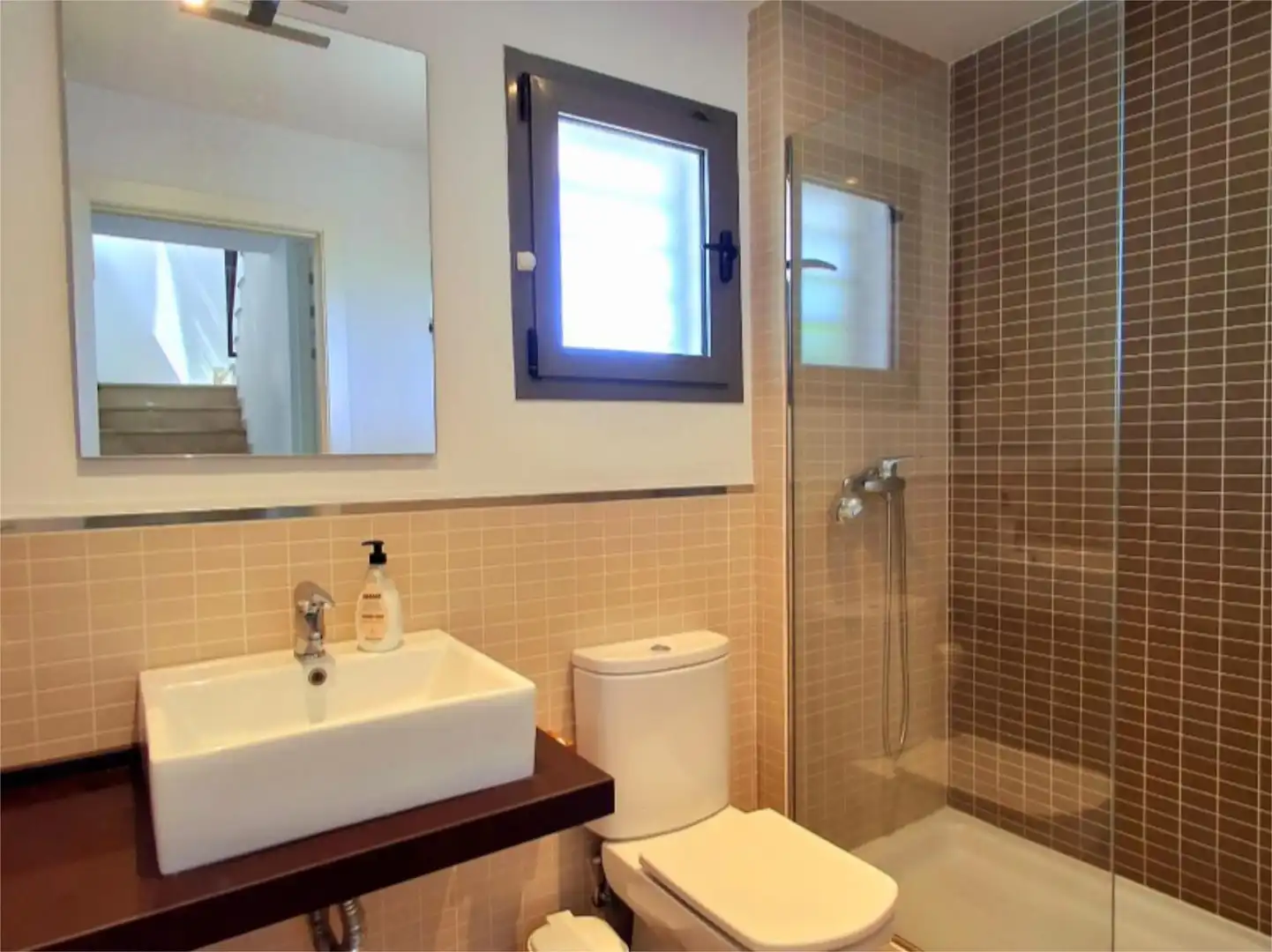 Houses for sale in Calle Toledo, 30, Conil Bathroom of Houses for sale in Conil de la Frontera with Terrace, Swimming Pool and Balcony