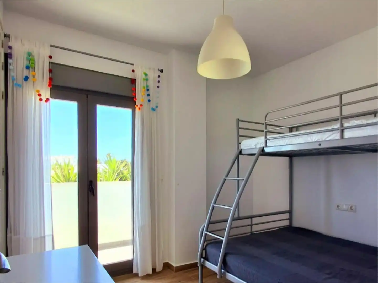 Houses for sale in Calle Toledo, 30, Conil Bedroom of Houses for sale in Conil de la Frontera with Terrace, Swimming Pool and Balcony