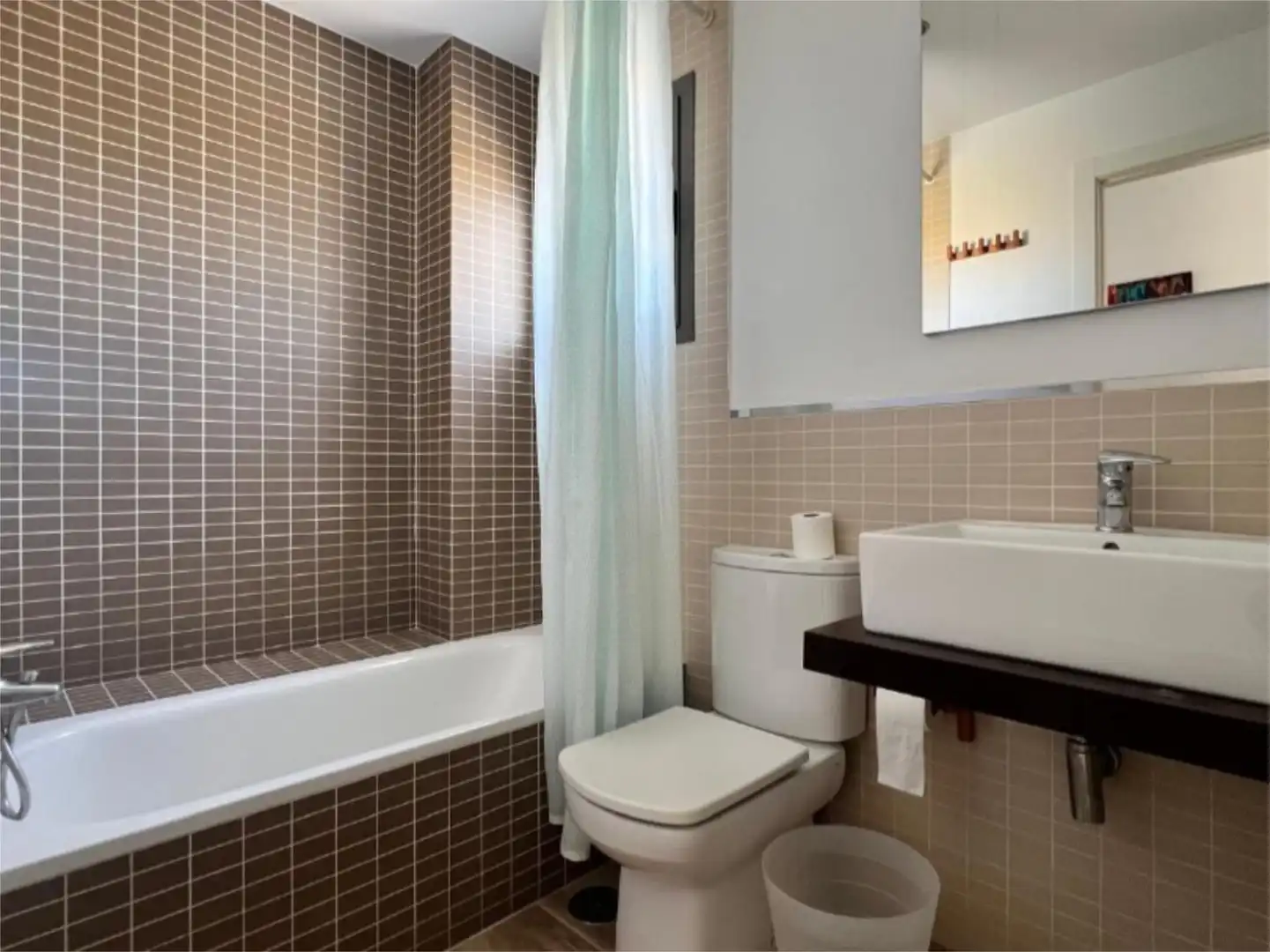 Houses for sale in Calle Toledo, 30, Conil Bathroom of Houses for sale in Conil de la Frontera with Terrace, Swimming Pool and Balcony