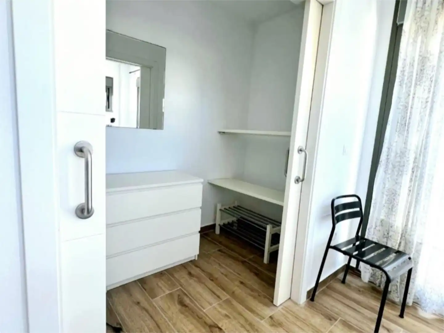 Houses for sale in Calle Toledo, 30, Conil Bedroom of Houses for sale in Conil de la Frontera with Terrace, Swimming Pool and Balcony