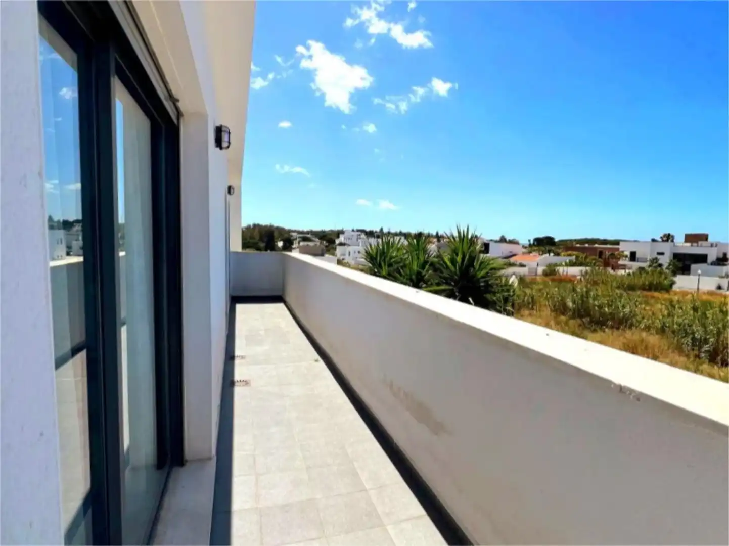 Houses for sale in Calle Toledo, 30, Conil Terrace of Houses for sale in Conil de la Frontera with Terrace, Swimming Pool and Balcony