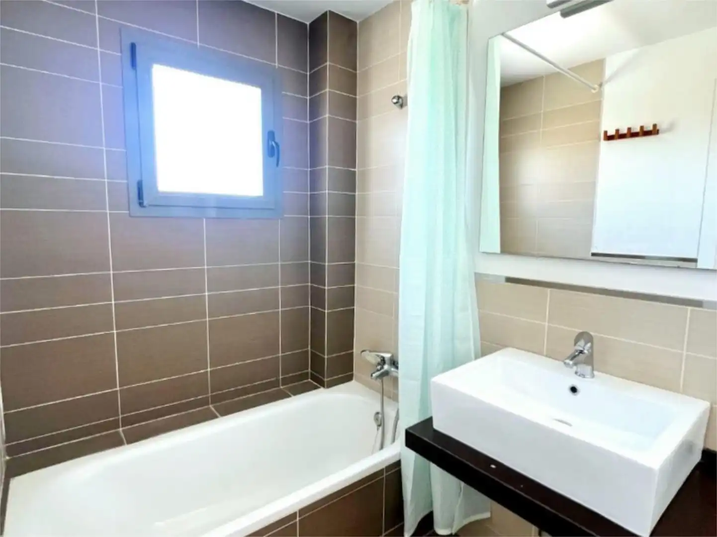 Houses for sale in Calle Toledo, 30, Conil Bathroom of Houses for sale in Conil de la Frontera with Terrace, Swimming Pool and Balcony