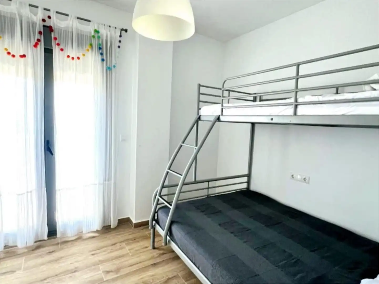 Houses for sale in Calle Toledo, 30, Conil Bedroom of Houses for sale in Conil de la Frontera with Terrace, Swimming Pool and Balcony