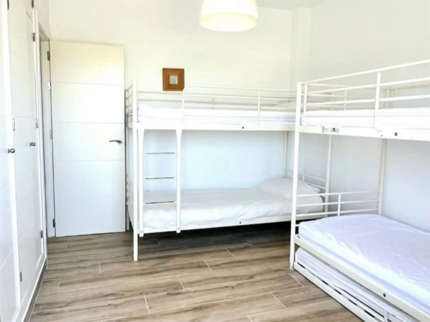 Houses for sale in Calle Toledo, 30, Conil Bedroom of Houses for sale in Conil de la Frontera with Terrace, Swimming Pool and Balcony