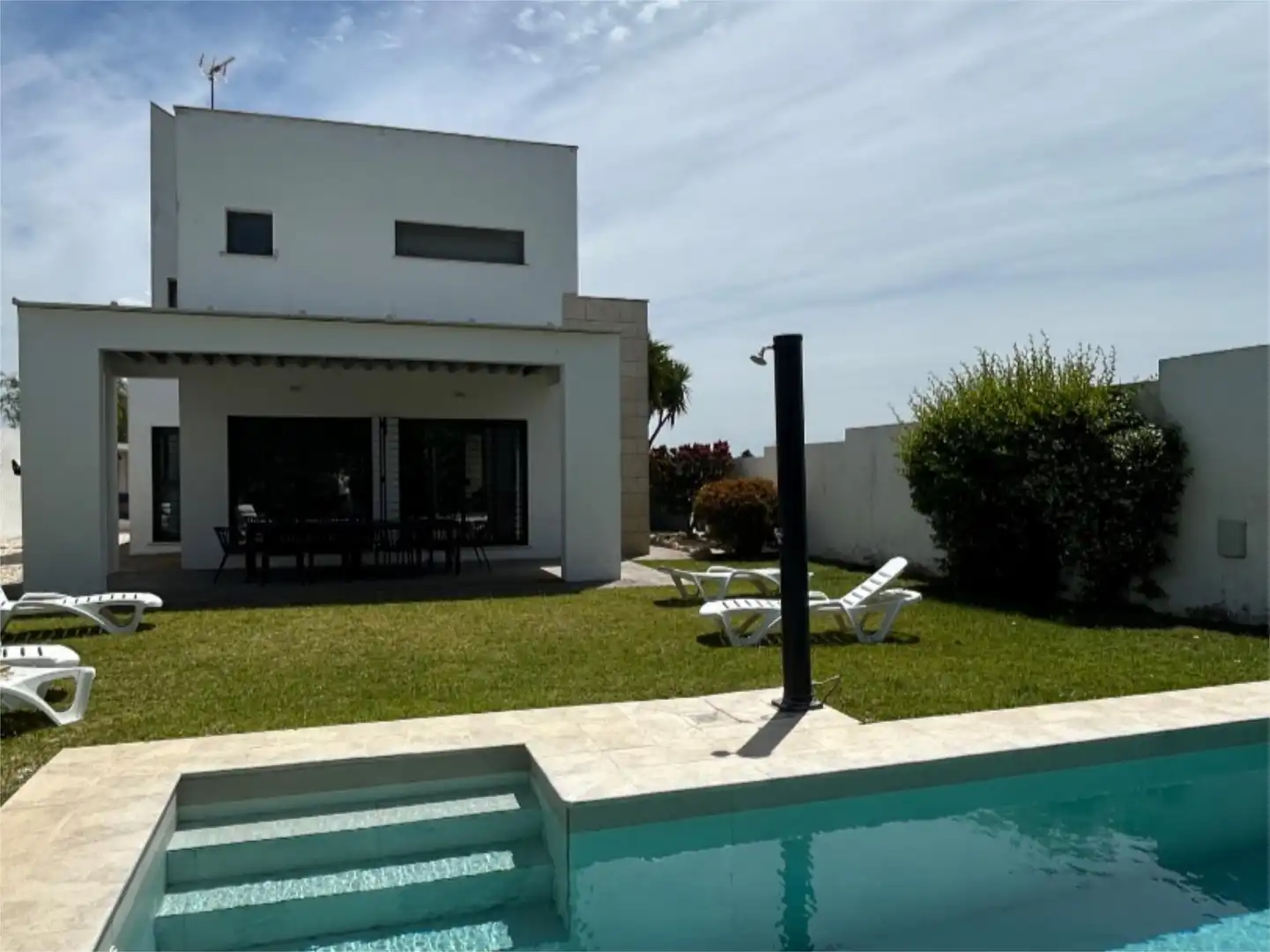 Houses for sale in Calle Toledo, 30, Conil Garden of Houses for sale in Conil de la Frontera with Terrace, Swimming Pool and Balcony