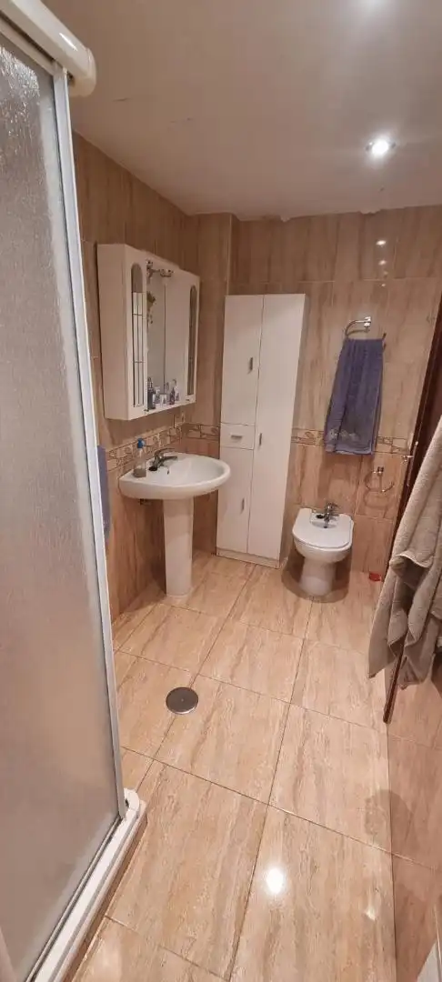 Casa adosada en venta en Avda de Madrid - Pº de la Estación Baño de Casa adosada en venta en Jaén con Aire acondicionado, Terraza y Amueblado