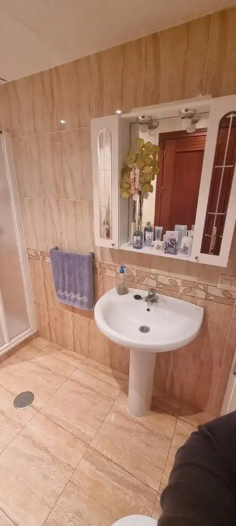 Casa adosada en venta en Avda de Madrid - Pº de la Estación Baño de Casa adosada en venta en Jaén con Aire acondicionado, Terraza y Amueblado