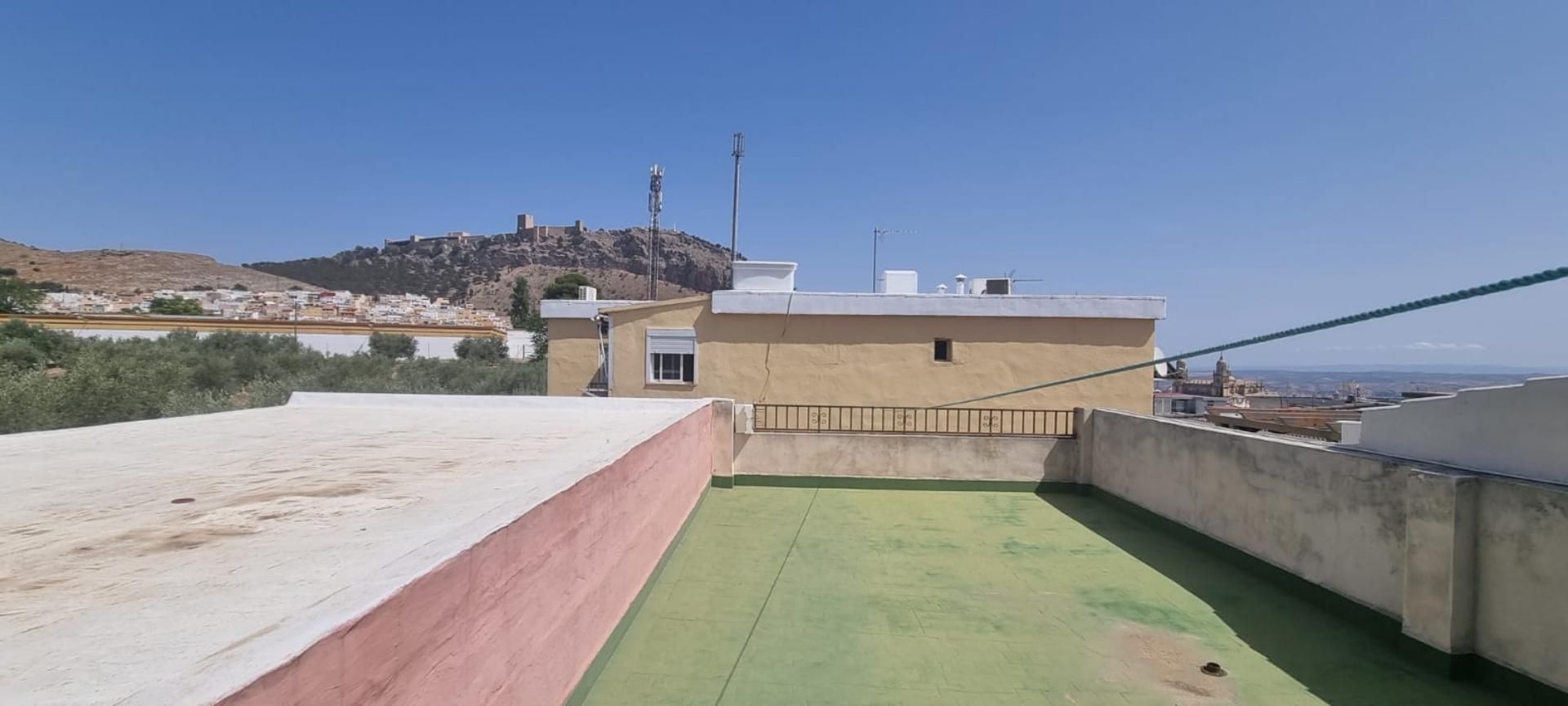 Vista exterior de Casa adosada en venda en  Jaén Capital amb Aire condicionat, Terrassa i Moblat