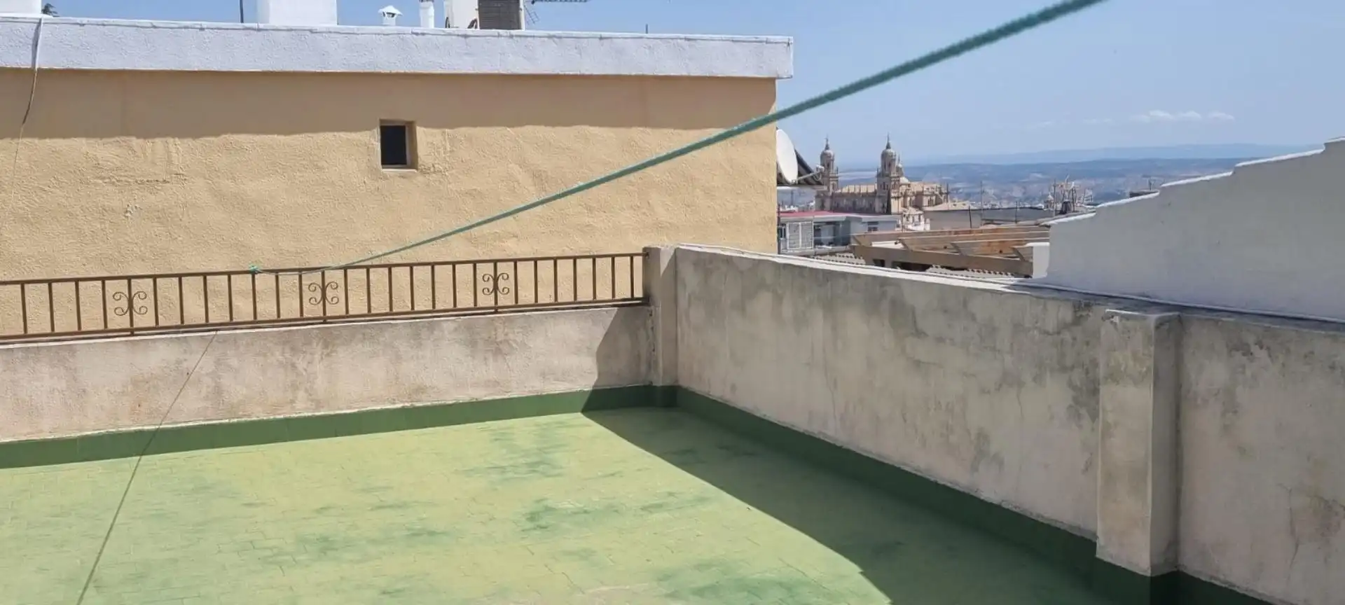 Casa adosada en venta en Avda de Madrid - Pº de la Estación Terraza de Casa adosada en venta en Jaén con Aire acondicionado, Terraza y Amueblado