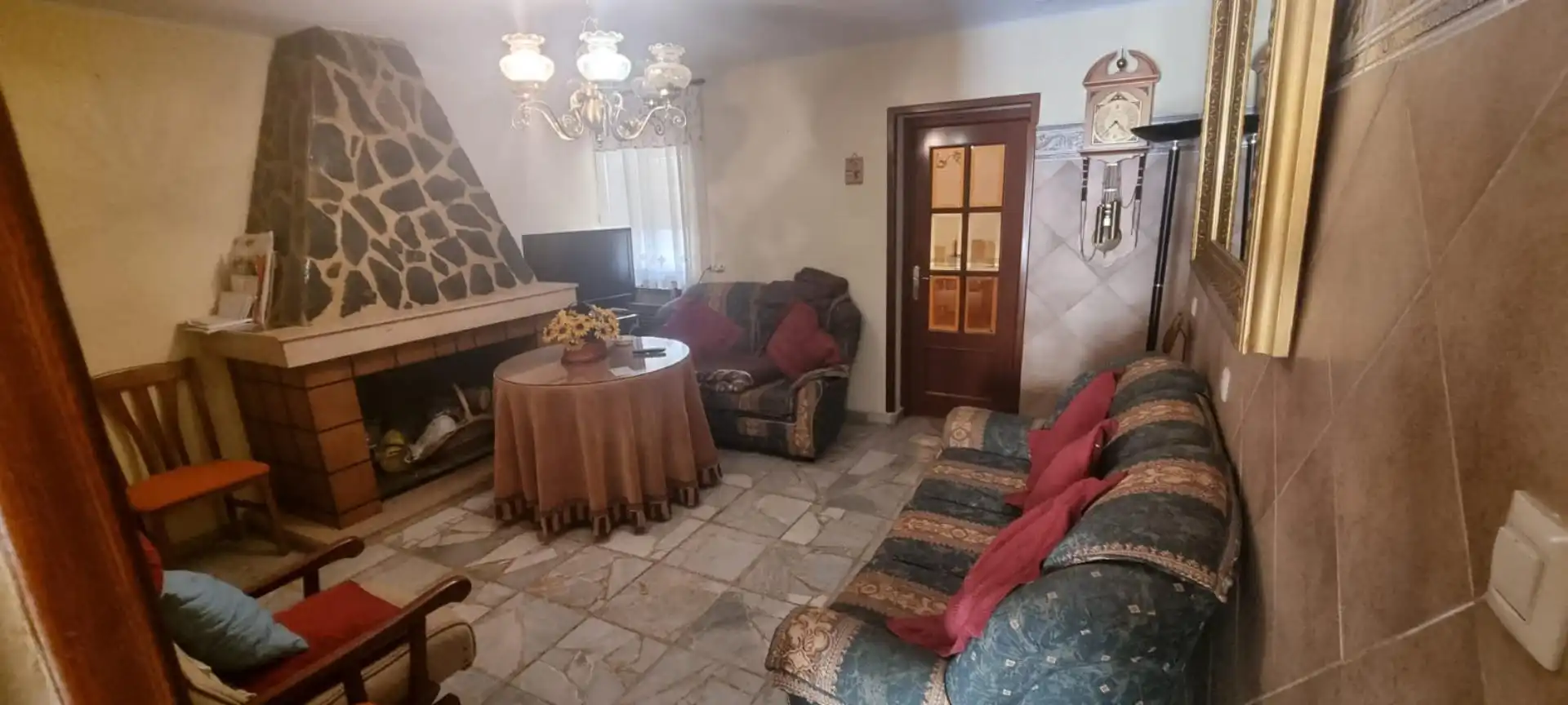 Casa adosada en venta en Avda de Madrid - Pº de la Estación Sala de estar de Casa adosada en venta en Jaén con Aire acondicionado, Terraza y Amueblado