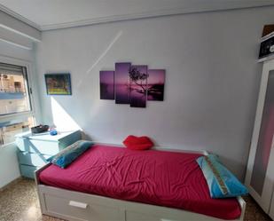 Bedroom of Flat to share in  Valencia Capital  with Balcony