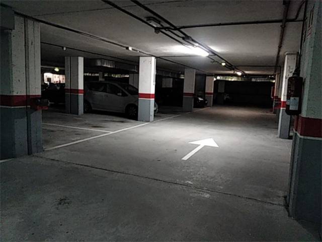 Garaje en Alquiler en Calle Santiago de Compostela, 1 en Ciudad Naranco - Prados de La Fuente