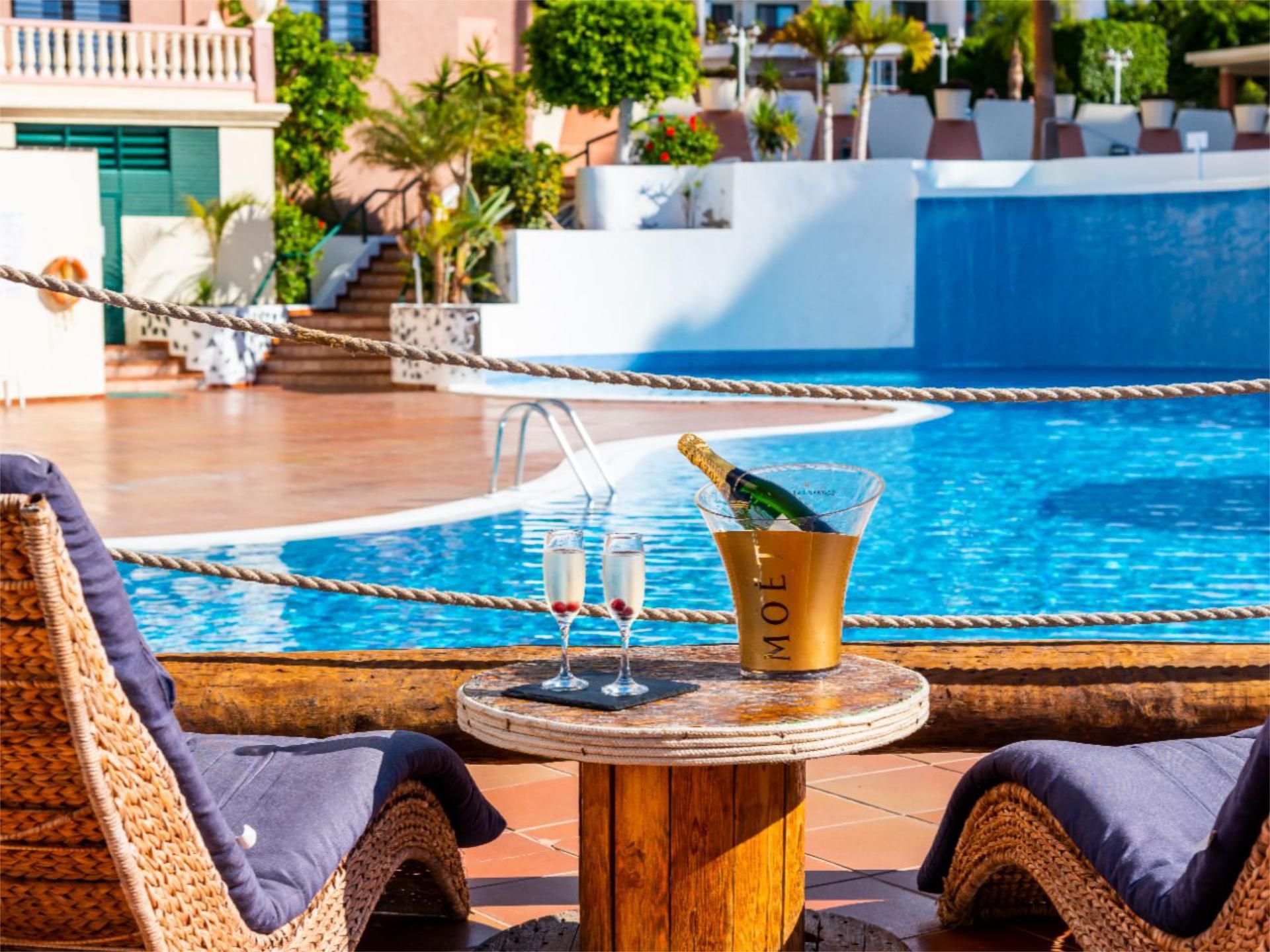 Local de lloguer a Avenida Adeje 300, 5, Callao Salvaje - Playa Paraíso Piscina de Local de lloguer en Adeje amb Moblat