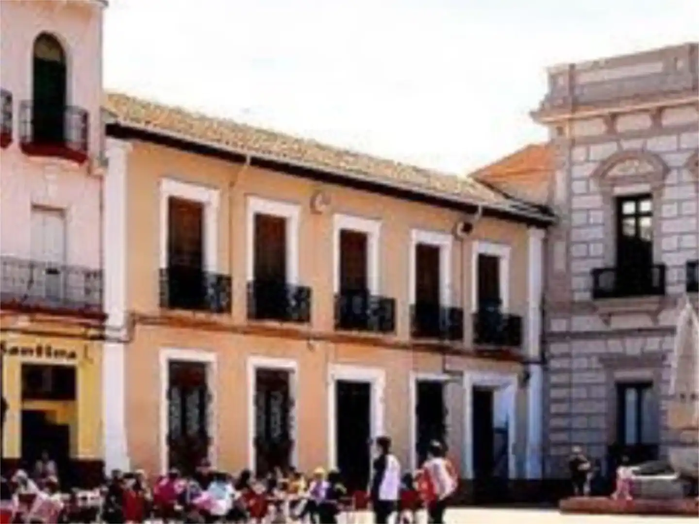 Casa adosada en venta en Plaza España, 6, Alcázar de San Juan Vista exterior de Casa adosada en venta en Alcázar de San Juan con Jardín privado, Terraza y Piscina