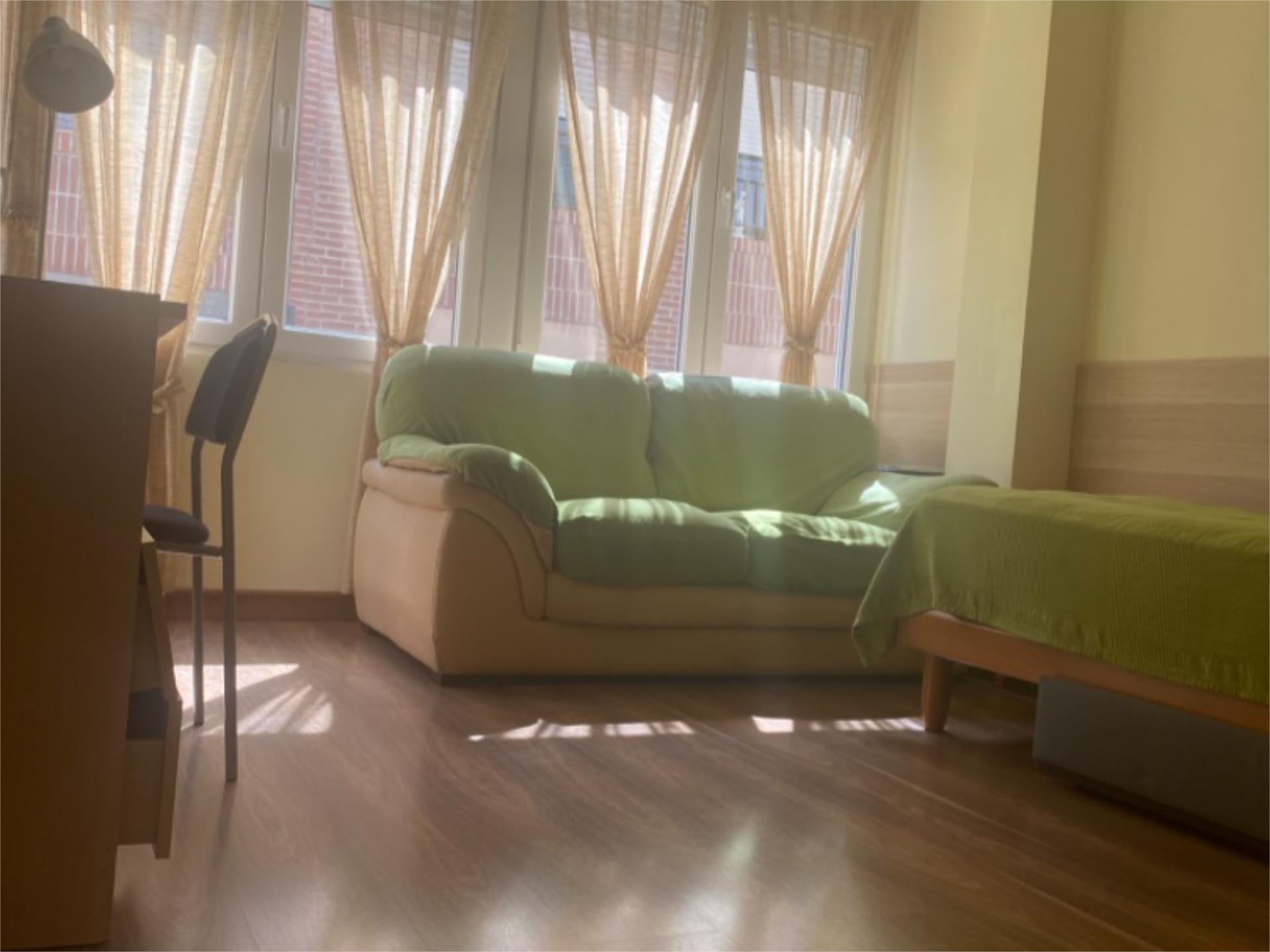Sala d'estar de Pis per a compartir en  Murcia Capital amb Calefacció, Moblat i Balcó