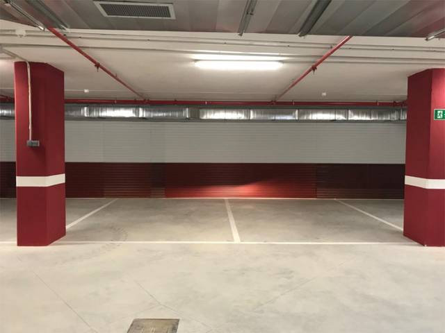 Garaje en Alquiler en Calle Doctora Damiana Zaragoza, 1 en Paus - Poligono San Blas