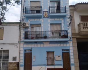 Vista exterior de Casa adosada en venda en Macastre amb Aire condicionat, Terrassa i Balcó