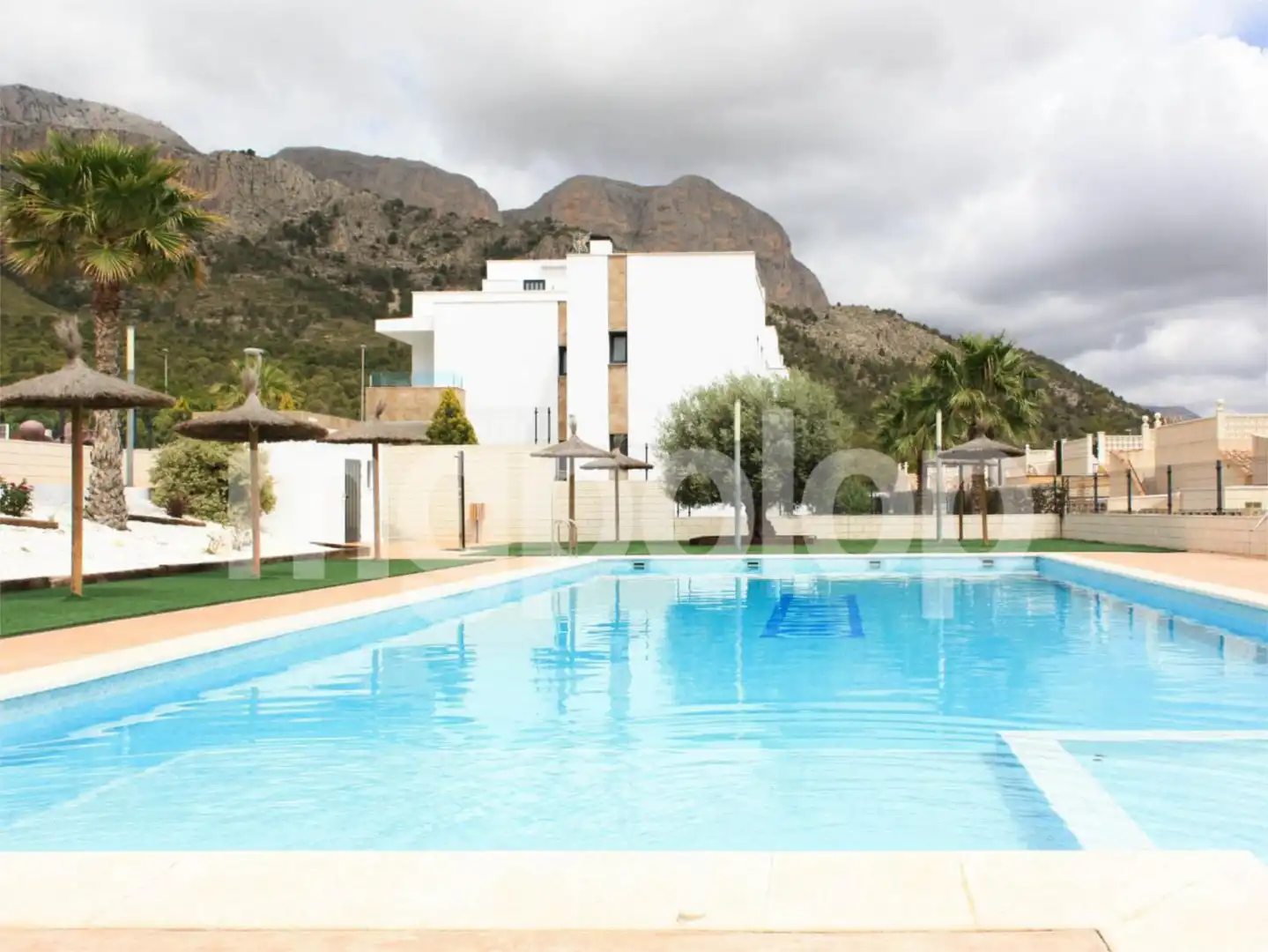 Piscina de Pis en venda en Polop amb Aire condicionat, Calefacció i Terrassa