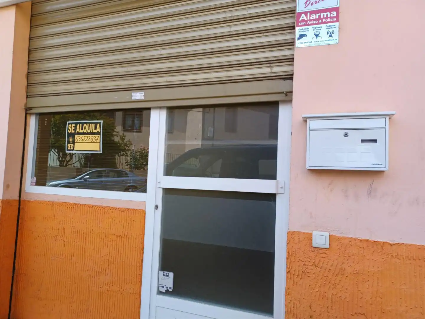 Außenansicht von Büro zur Miete in Santa María del Páramo mit Heizung