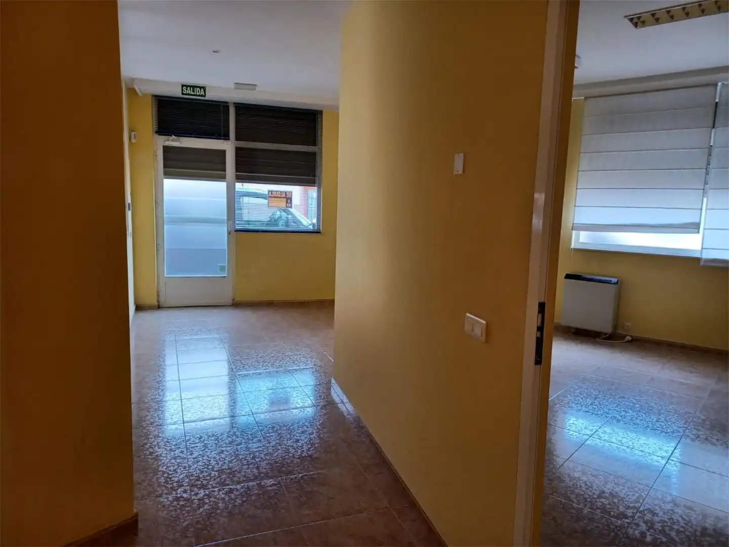 Büro zur Miete in Santa María del Páramo mit Heizung