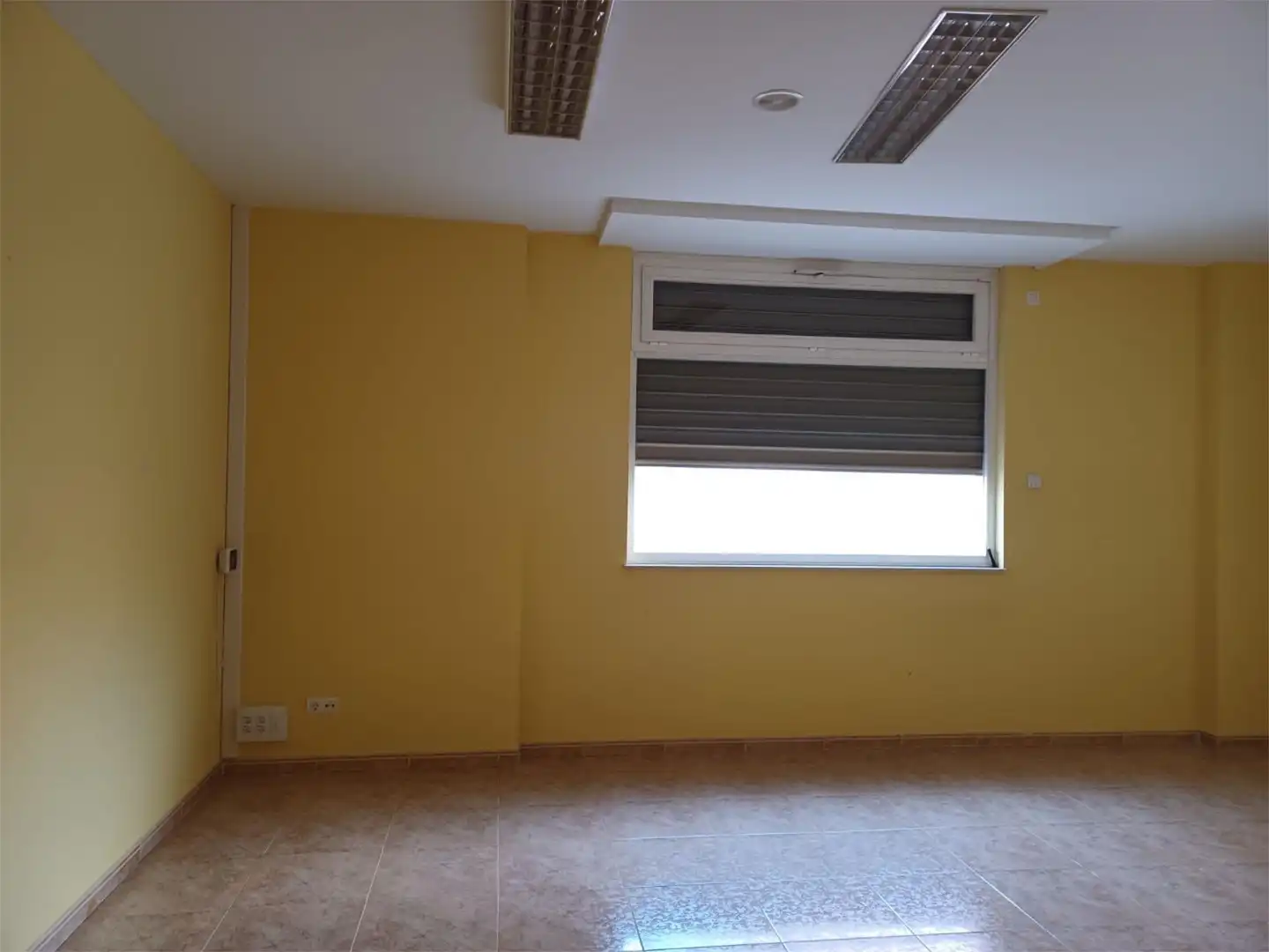 Büro zur Miete in Santa María del Páramo mit Heizung