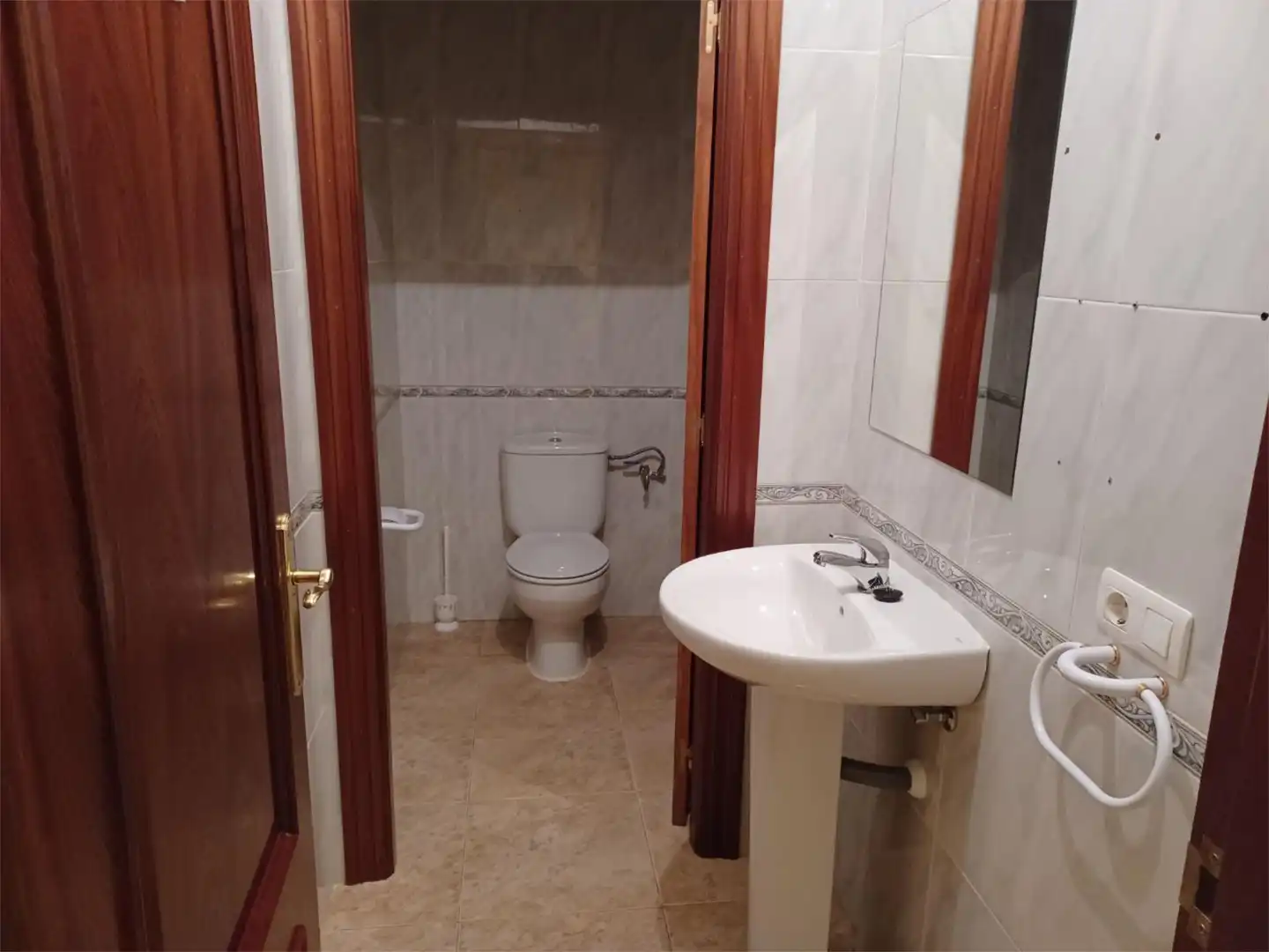 Badezimmer von Büro zur Miete in Santa María del Páramo mit Heizung