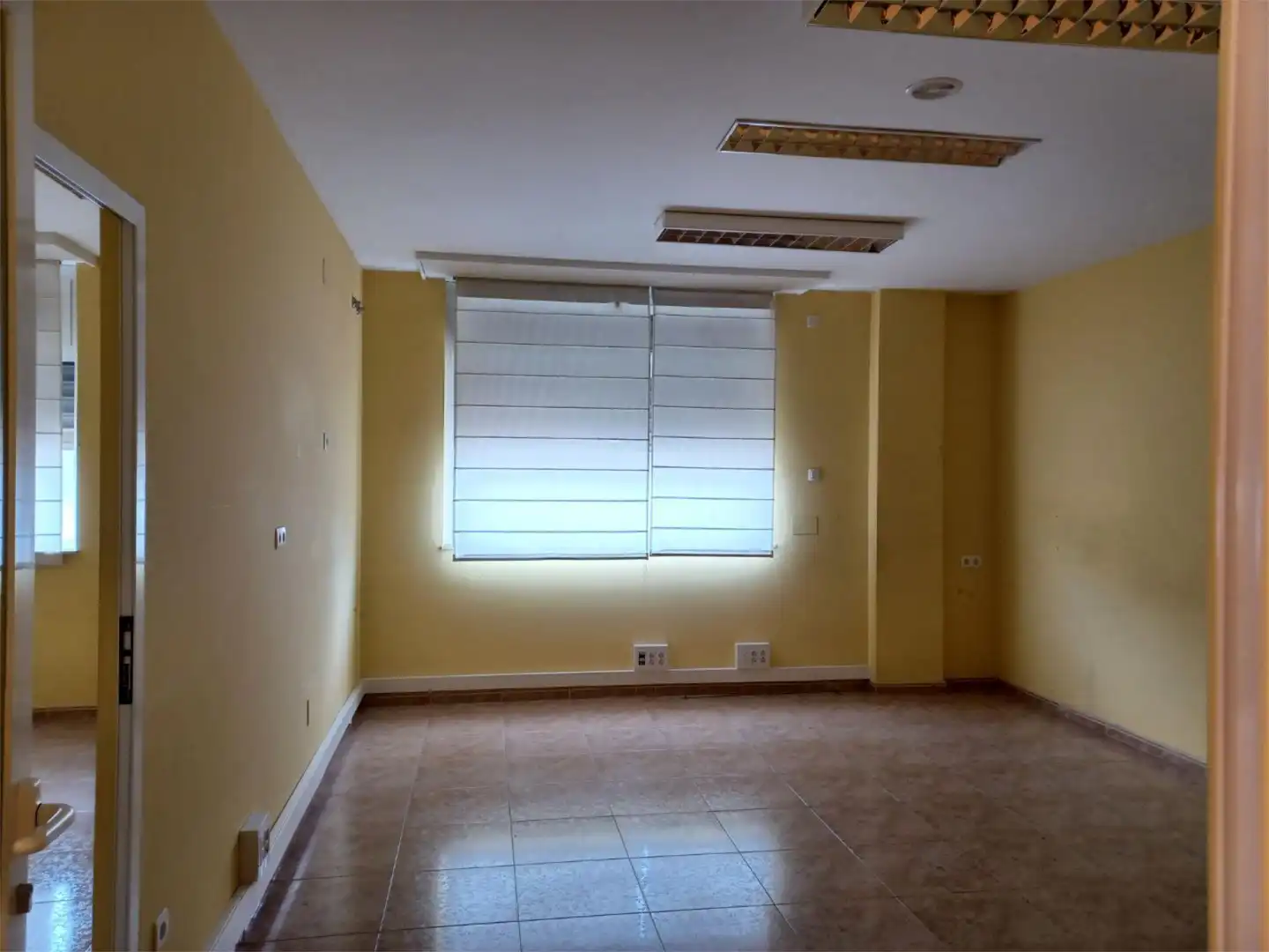 Büro zur Miete in Santa María del Páramo mit Heizung