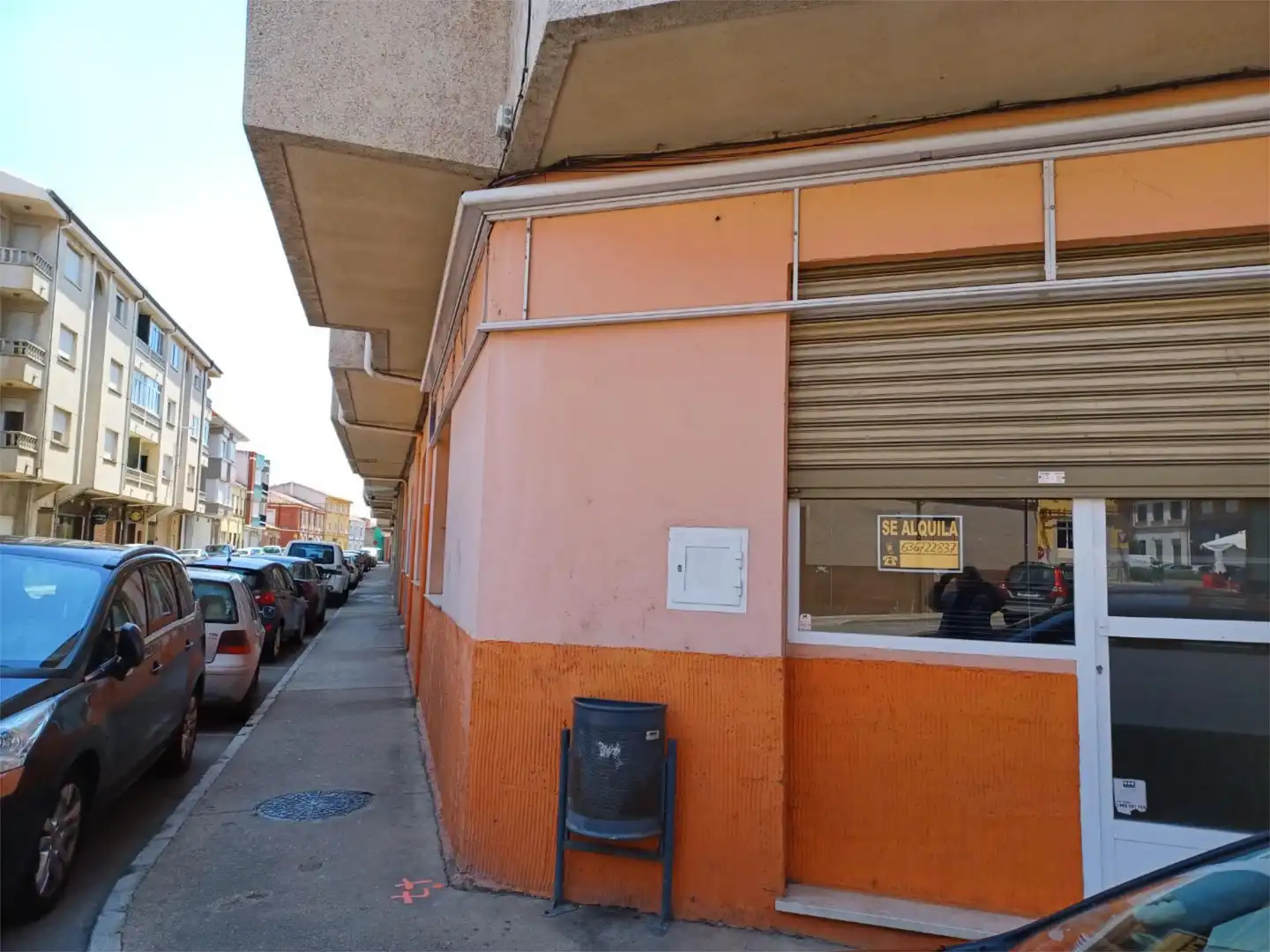Außenansicht von Büro zur Miete in Santa María del Páramo mit Heizung