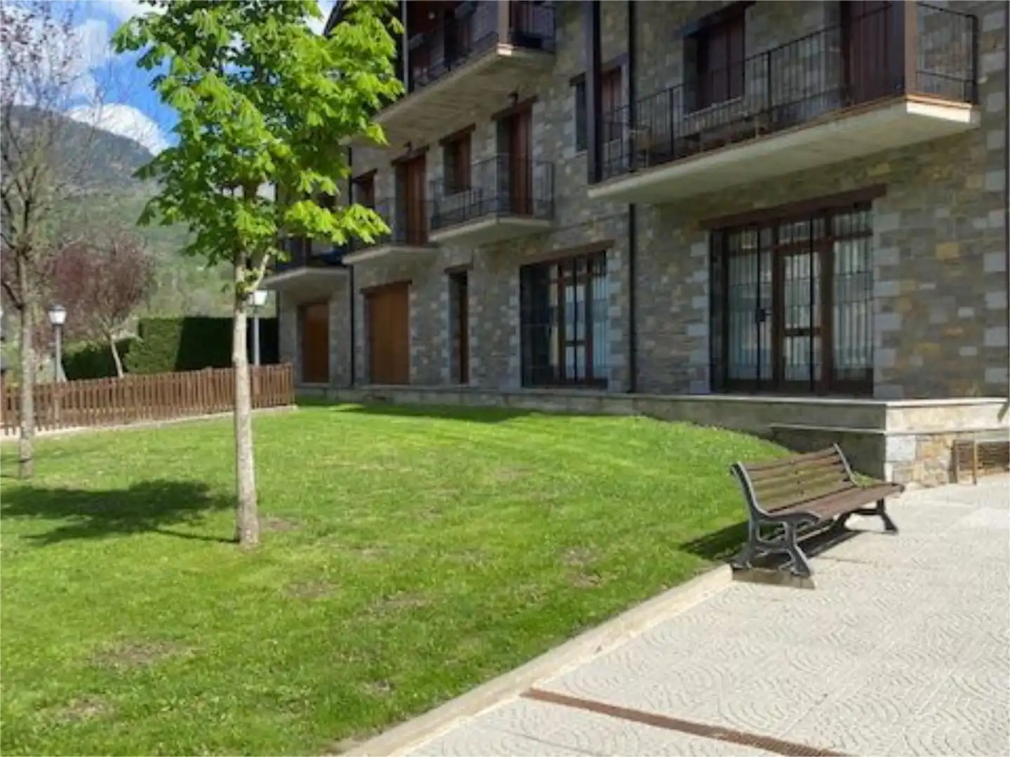 Apartament en venda a Calle Els Pllans de Ansils, 11, Benasque Jardí de Apartament en venda en Benasque amb Terrassa i Piscina