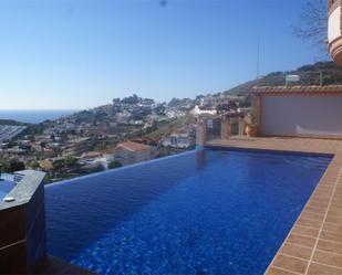 Swimming pool of House or chalet for sale in Almuñécar  with Air Conditioner, Terrace and Swimming Pool
