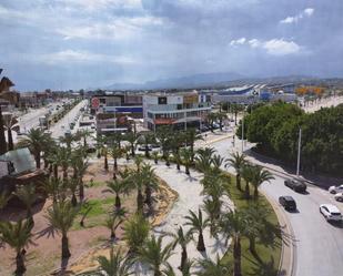 Vista exterior de Pis en venda en Elche / Elx amb Aire condicionat