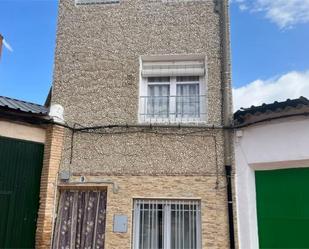 Vista exterior de Casa adosada en venda en San Lorenzo de la Parrilla amb Terrassa