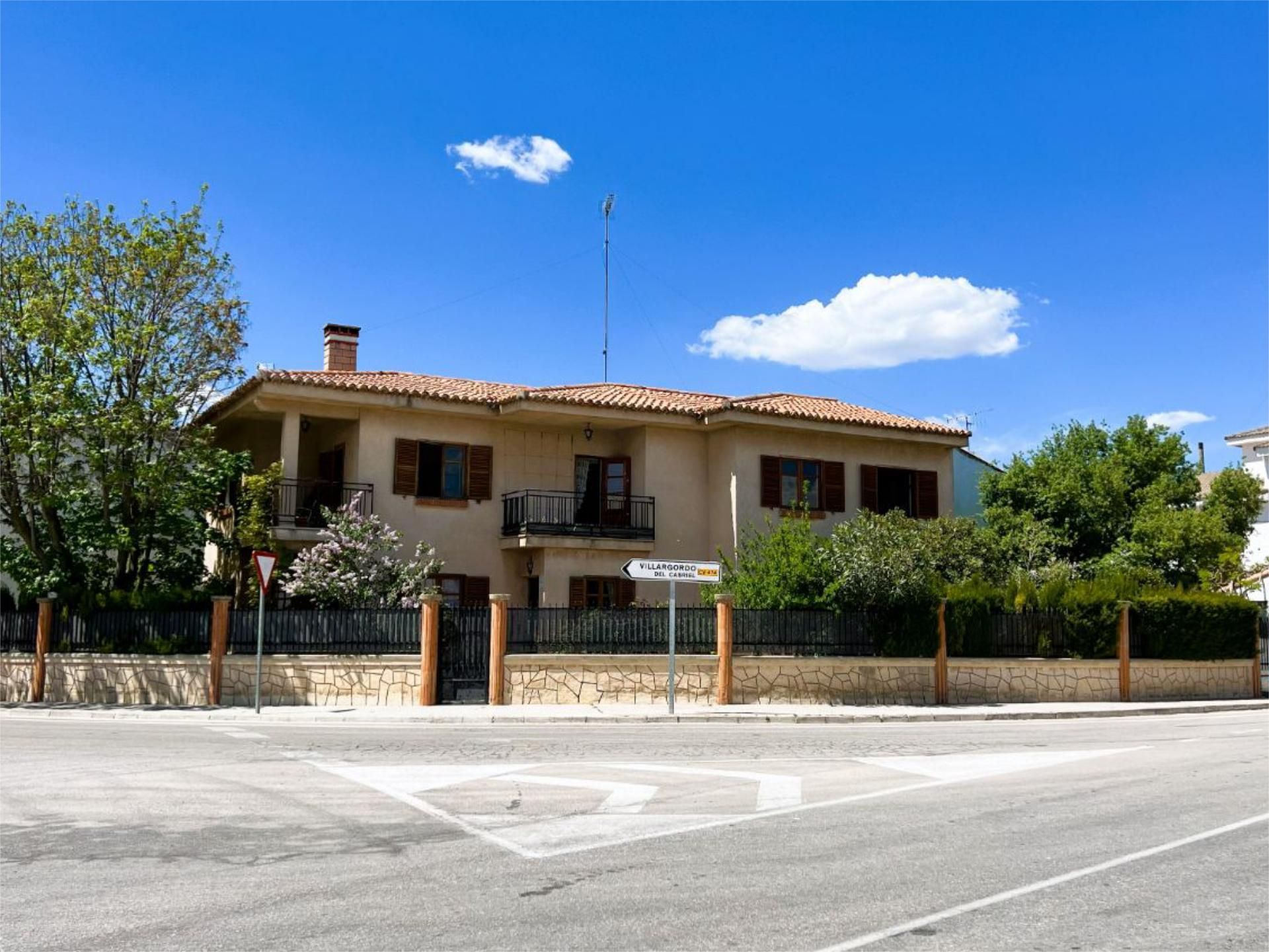 Exterior view of Country house for sale in Camporrobles  with Heating, Private garden and Terrace