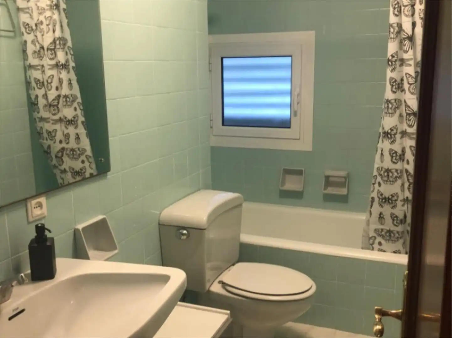 Badezimmer von Wohnung zur untervermieten in Miranda de Ebro mit Heizung, Privatgarten und Möbliert
