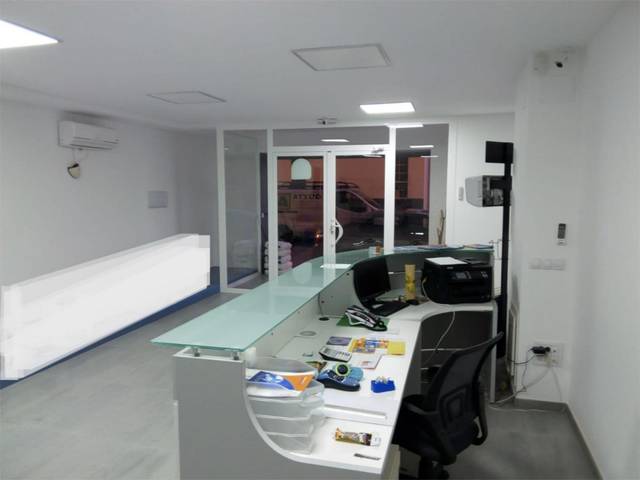 Local comercial en Alquiler en Carrer dels Germans Quintero, 6 en Ensanche - Parque del Oeste