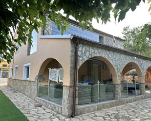 Vista exterior de Casa o xalet en venda en Vilafamés amb Terrassa, Piscina i Balcó