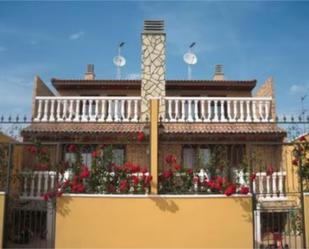 Jardí de Casa adosada en venda en Utebo amb Aire condicionat, Terrassa i Balcó