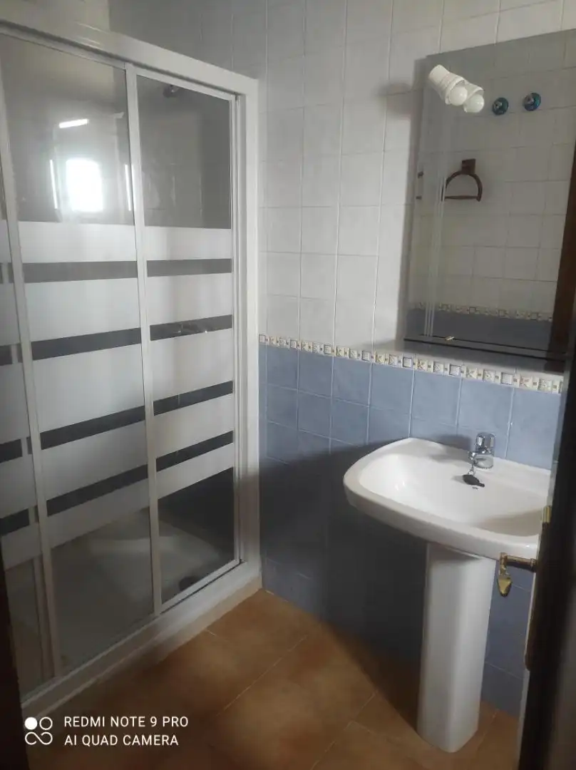 Baño de Piso de alquiler en Válor con Terraza, Amueblado y Horno