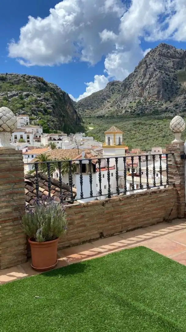 Vista exterior de Casa adosada en venta en Montejaque con Terraza, Amueblado y Horno