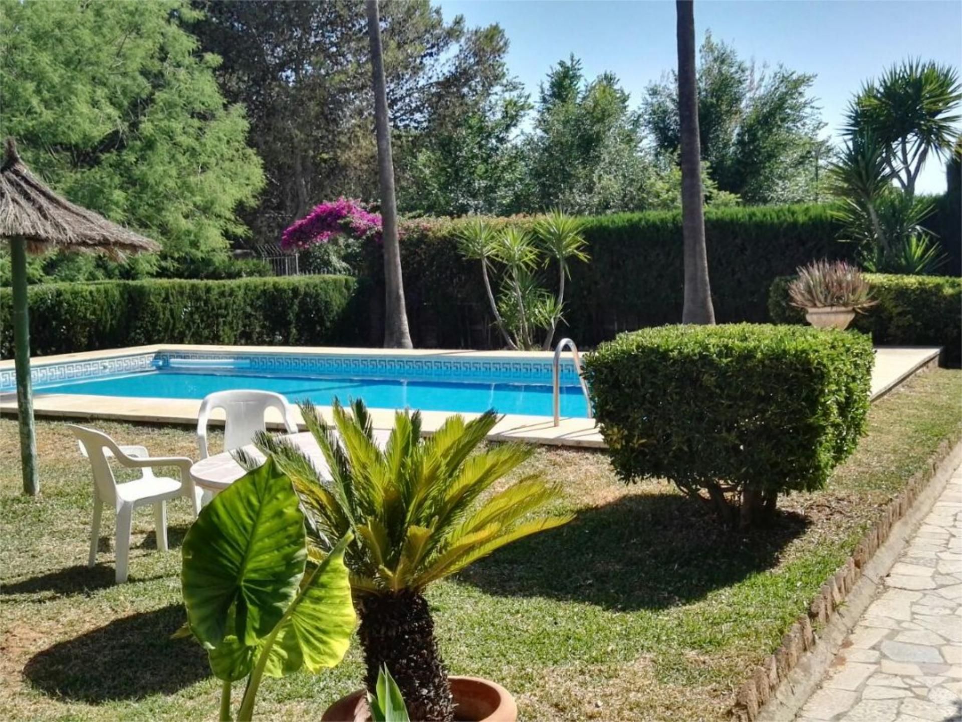 Piscina de Casa o xalet de lloguer en Alcalá de Guadaira amb Aire condicionat, Calefacció i Jardí privat