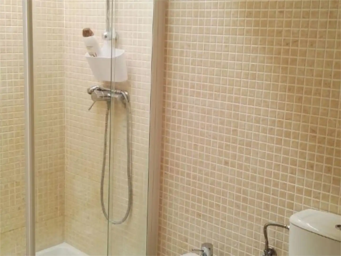 Houses for rent in Calle Romero, 18, La Paz Bathroom of Houses for rent in Alcalá de Guadaira with Air Conditioner, Heating and Private garden