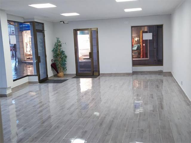 Local comercial en Alquiler en Rambla de Joaquim Ruyra, 61 en Centre